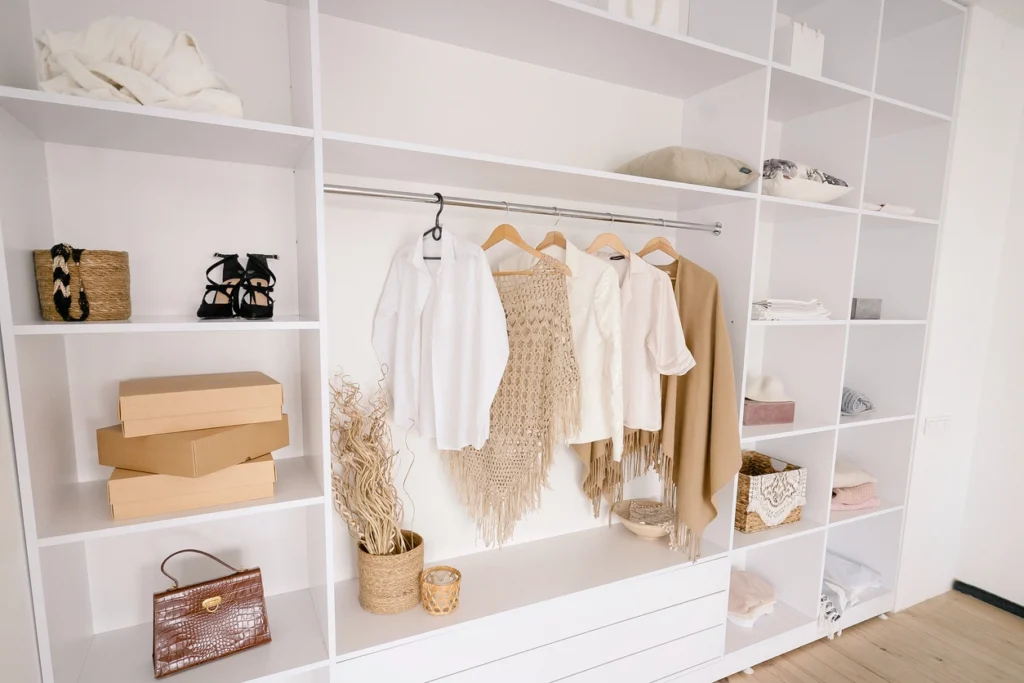Lire la suite à propos de l’article Dressing sur mesure à Angers : optimisez votre espace de rangement