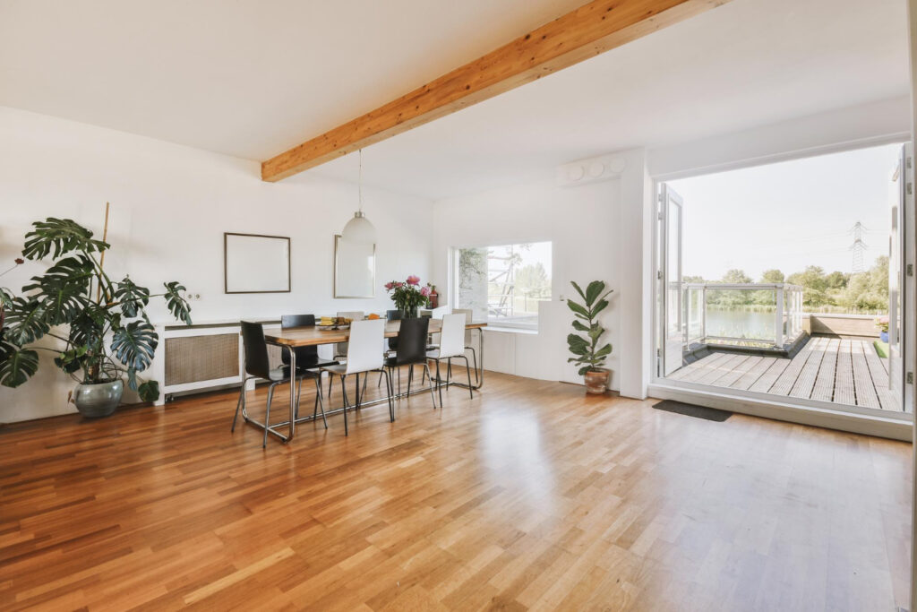 Lire la suite à propos de l’article Bien choisir les finitions pour un parquet durable et esthétique